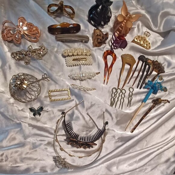 Accessories - Large Lot of Assorted Vintage Hair Accessories